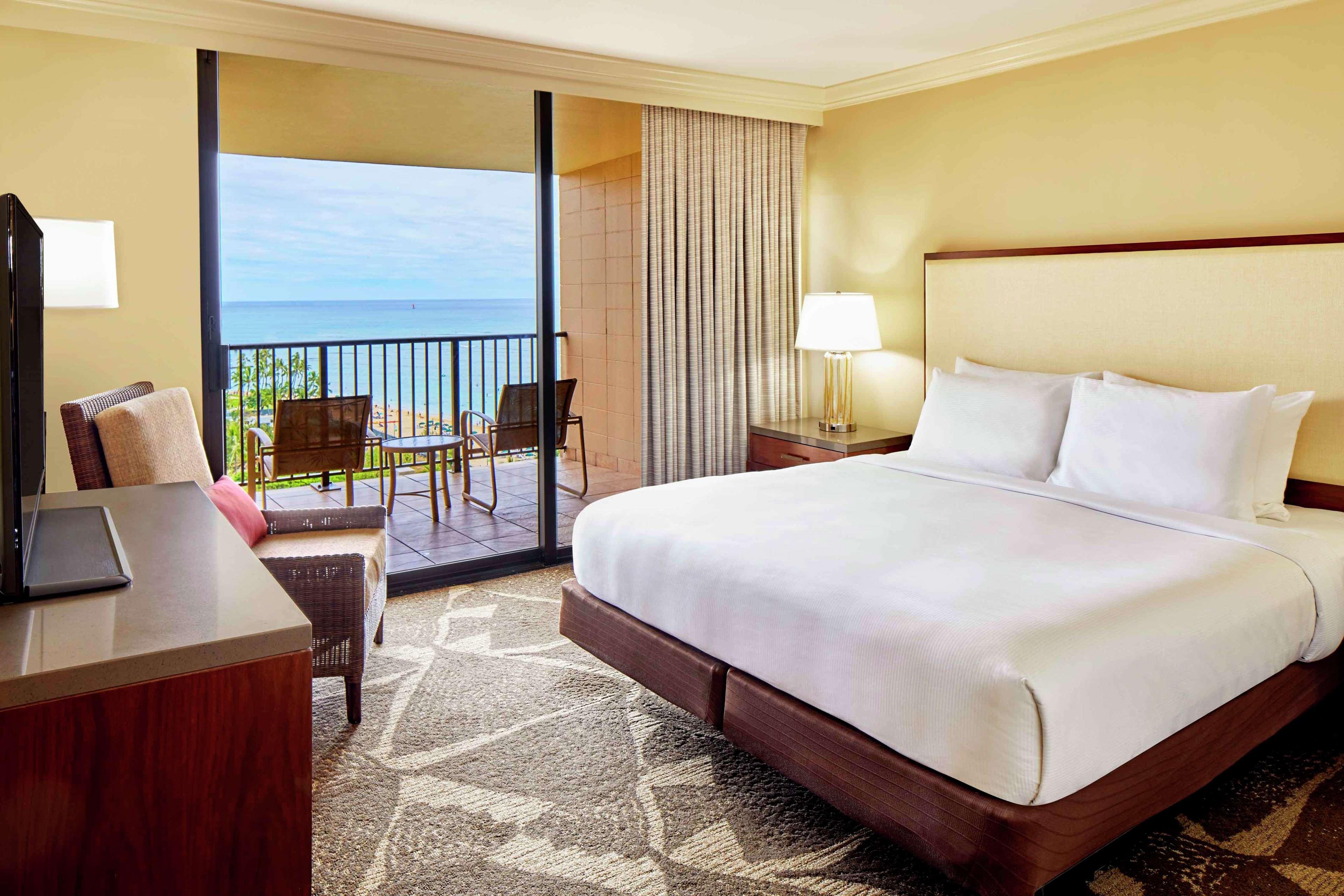 Hilton Hawaiian Village Waikiki Beach Resort in Honolulu: Find Hotel  Reviews, Rooms, and Prices on